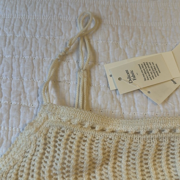 Abercrombie & Fitch beige cropped top size small. - Picture 3 of 5